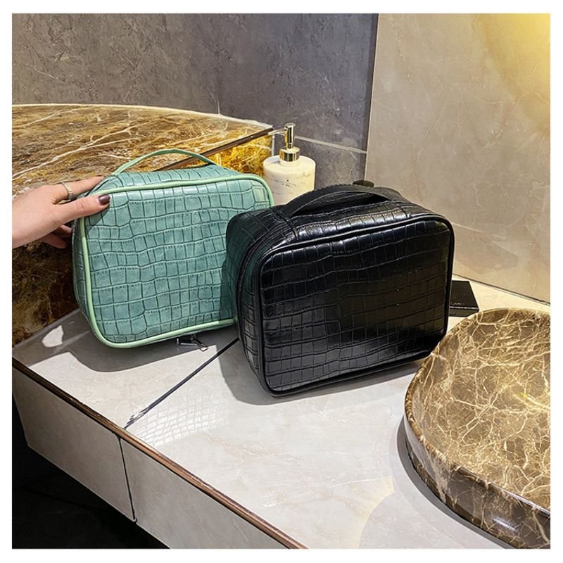 Cosmetic bag